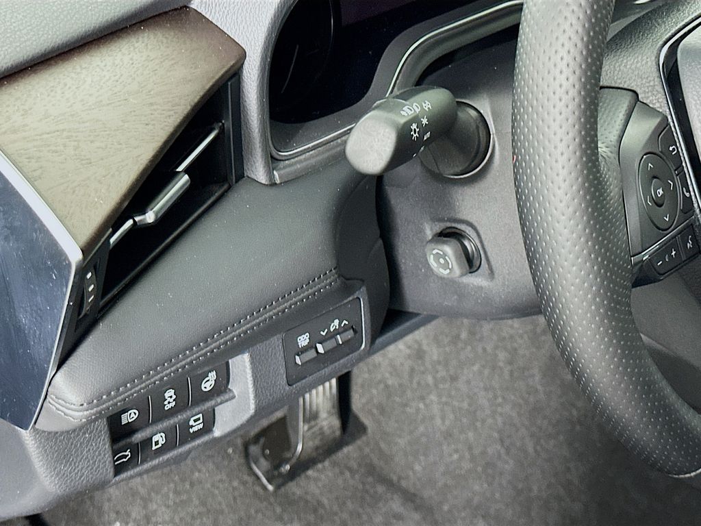 Thumbnail: 2021 Toyota Avalon - 10