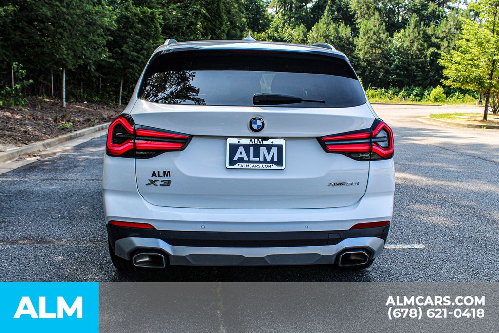 Used 2024 White BMW xDrive30i image 10
