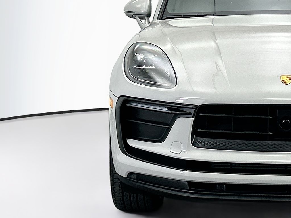 Thumbnail: 2026 Porsche Macan - 12