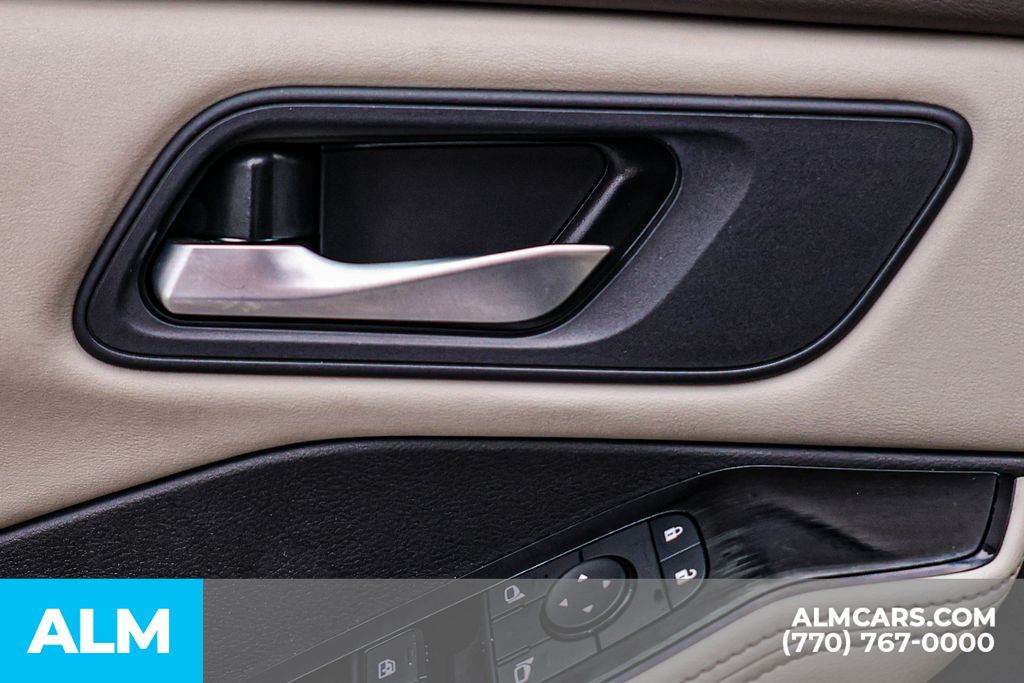 Used 2025 Black Nissan SV image 48