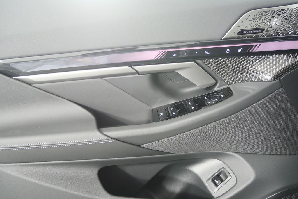 Thumbnail: 2026 BMW 5 Series - 8