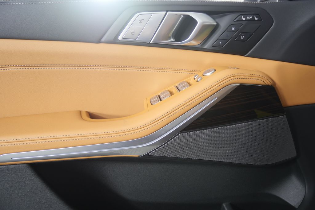 Thumbnail: 2026 BMW X7 - 8