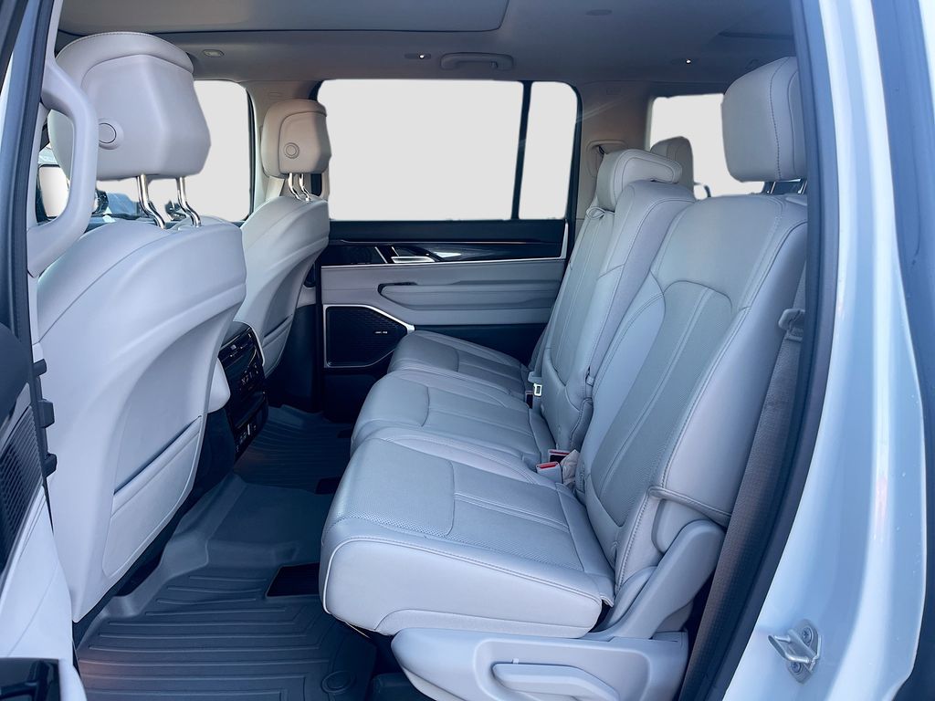 2024 Jeep Wagoneer Base White at River Oaks CDJR