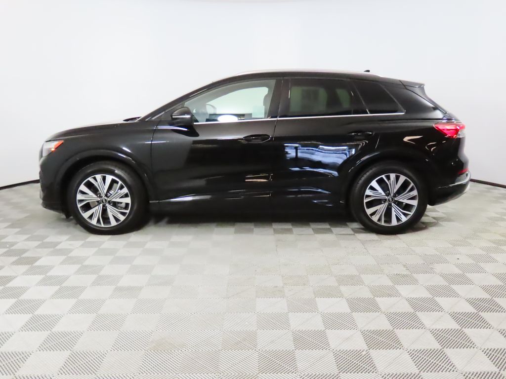 Thumbnail: 2023 Audi Q4 e-tron - 2