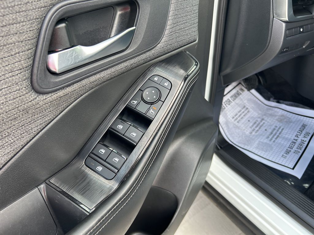 2023 Pearl White Tricoat Nissan Rogue SV FWD SUV