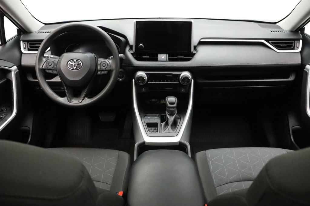 2024 Toyota RAV4 XLE 24