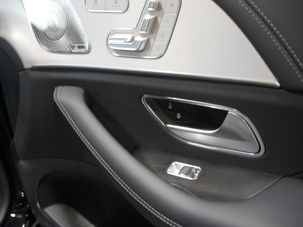 Thumbnail: 2026 Mercedes-Benz GLE - 26