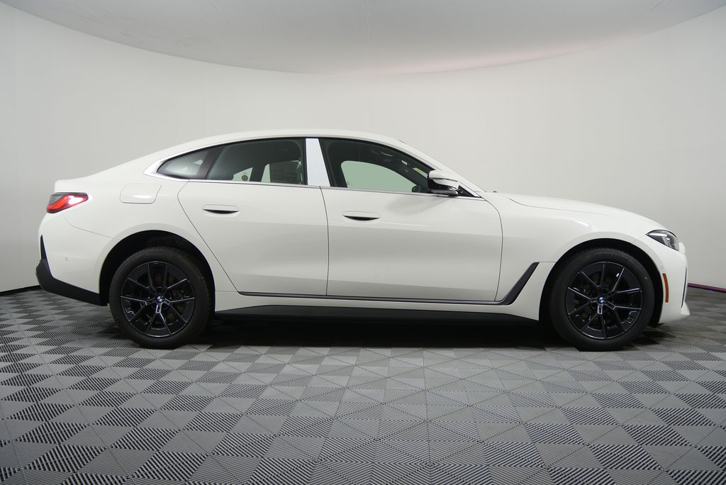 Thumbnail: 2025 BMW i4 - 2
