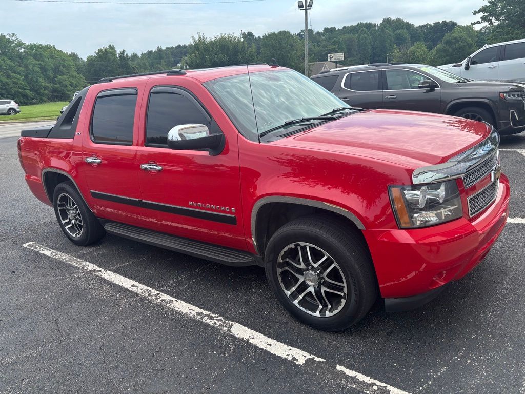 Victory Red 2008 Chevrolet Avalanche Pickup Truck 4-Speed Automatic Overdrive