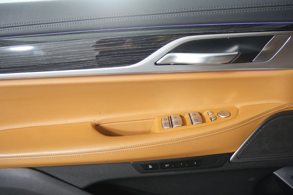 Thumbnail: 2022 BMW 7 Series - 8