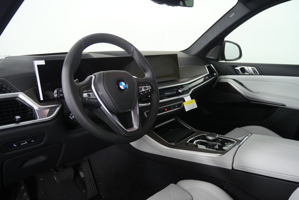 Thumbnail: 2026 BMW X5 - 13