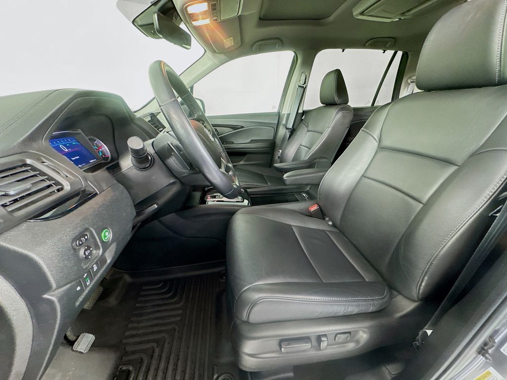 Used Car 2022 Honda Pilot  Touring For Sale Under $35,000 In Austin, Texas