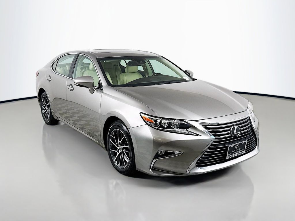 Thumbnail: 2017 Lexus ES - 3
