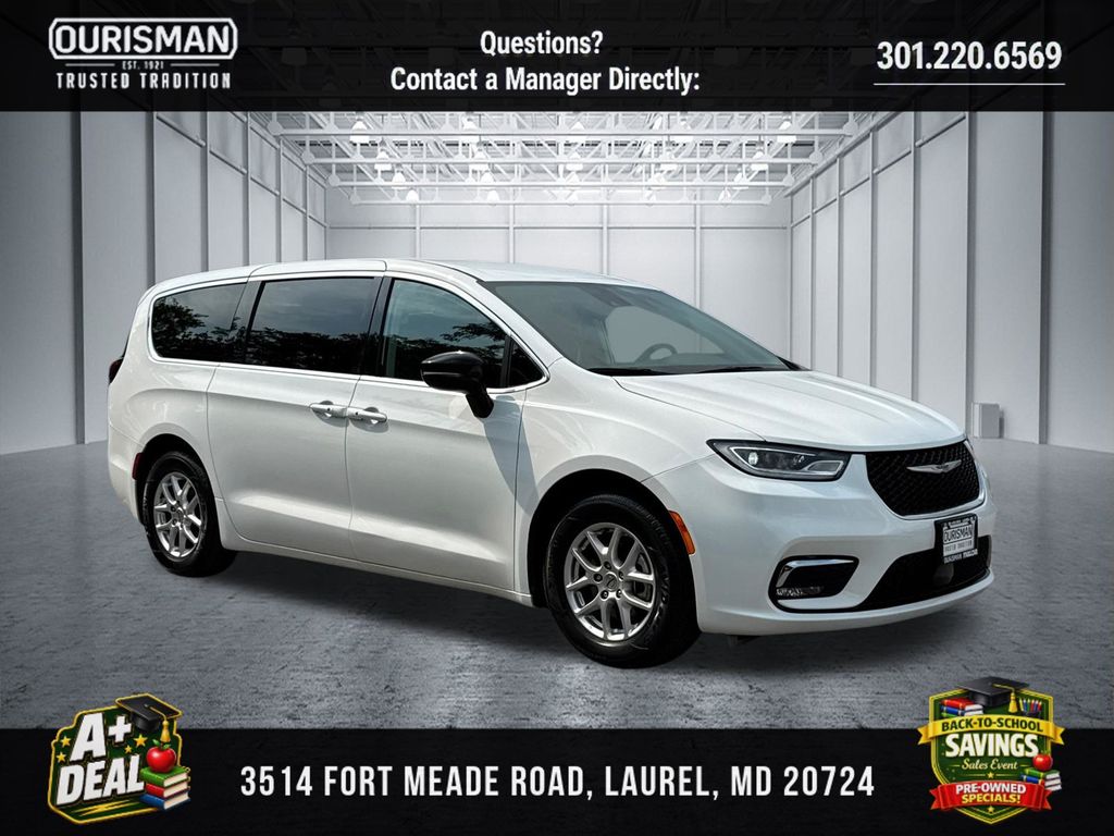 Bright White Clearcoat 2024 Chrysler Pacifica Minivan Front-Wheel Drive 9-Speed Automatic