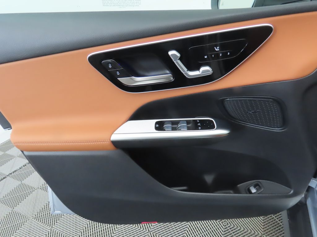 2025 Mercedes-Benz GLC 300 25