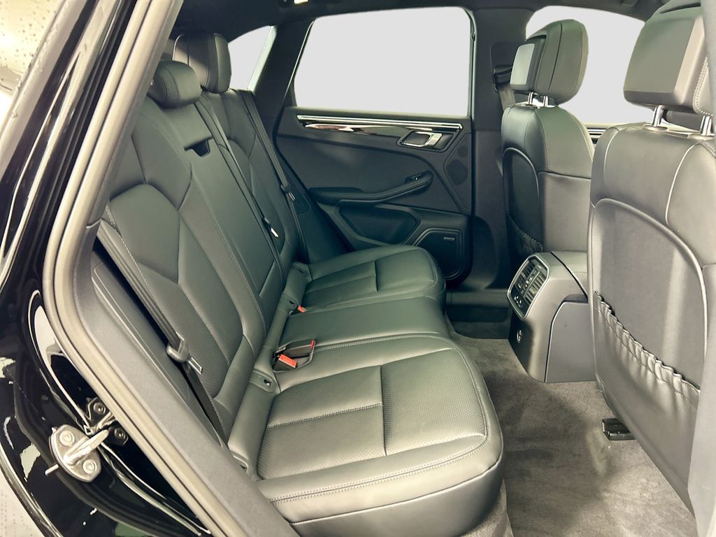 Thumbnail: 2026 Porsche Macan - 23