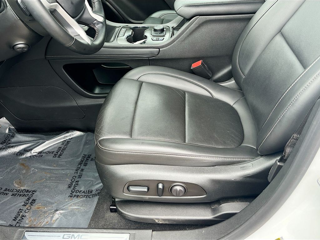 Used 2023 White GMC SLT image 19