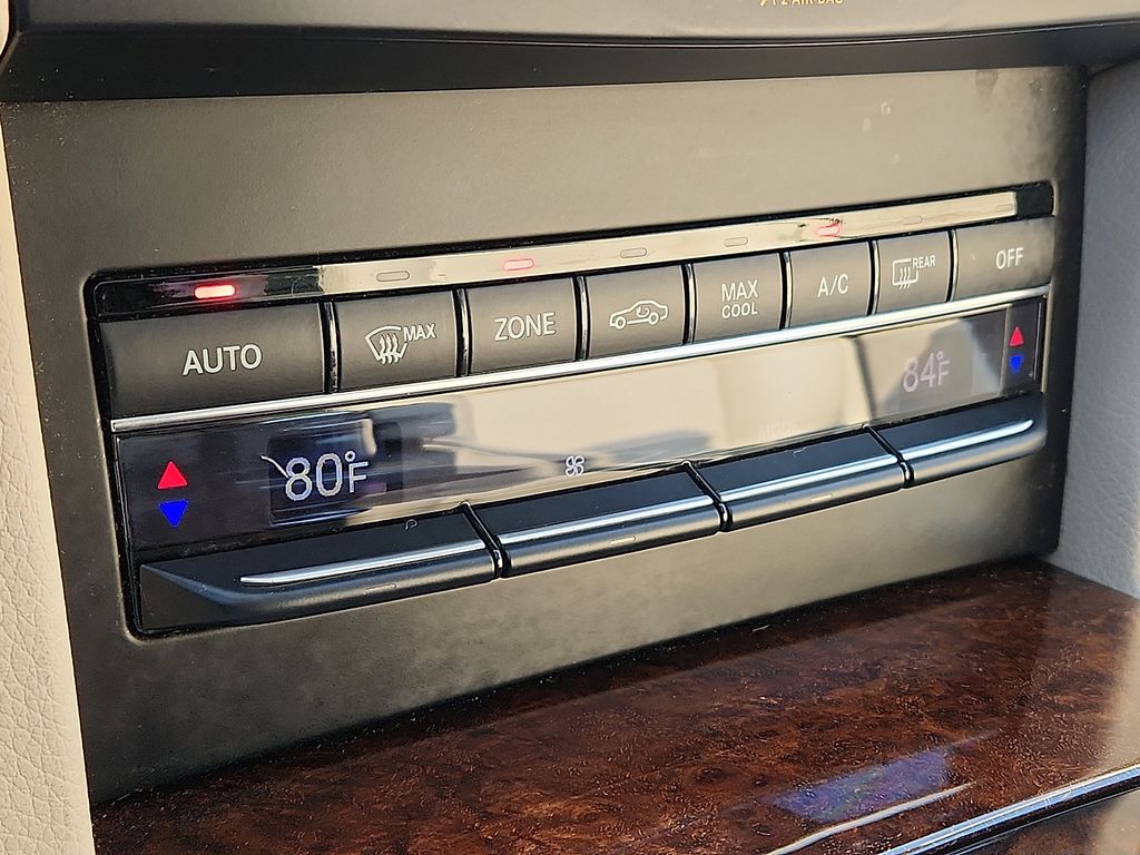 Thumbnail: 2015 Mercedes-Benz E-Class - 16