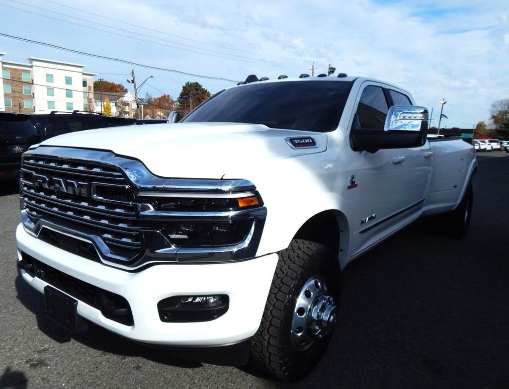 2025 RAM 3500 Limited Crew Cab LB DRW 4WD