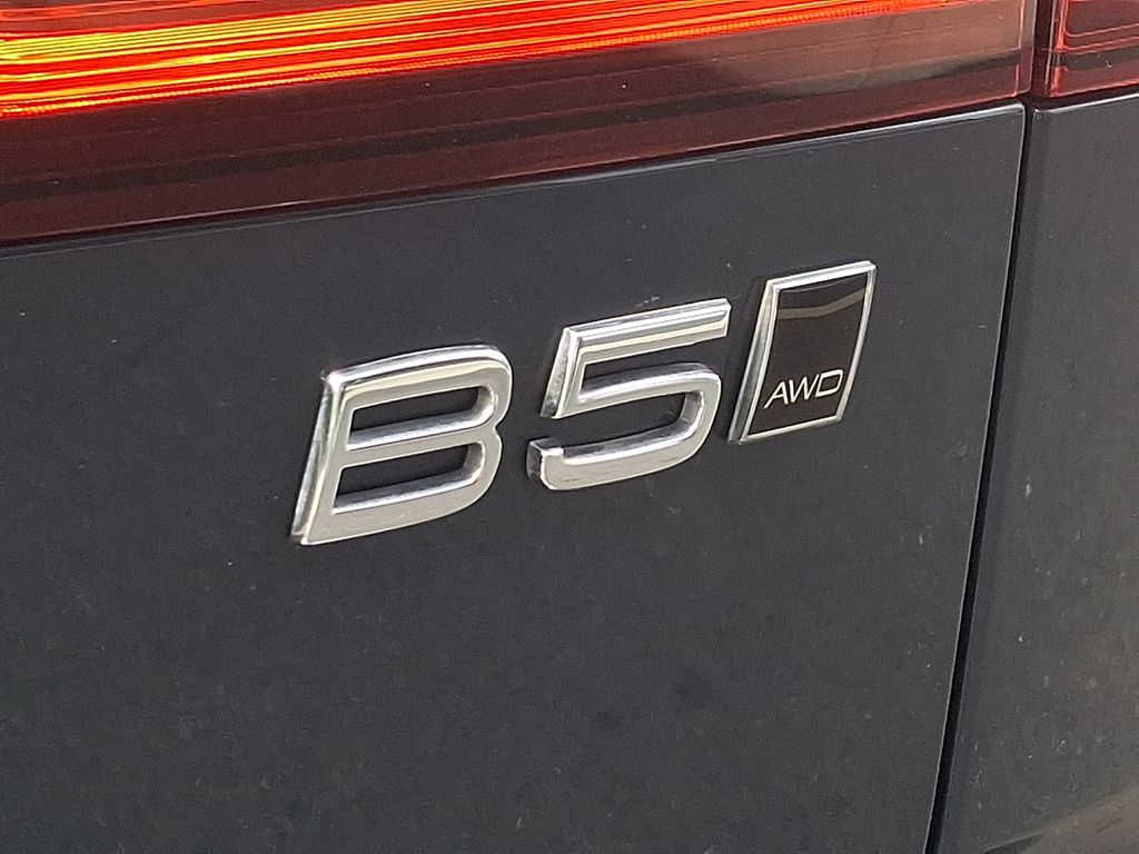 Thumbnail: 2025 Volvo S60 - 30