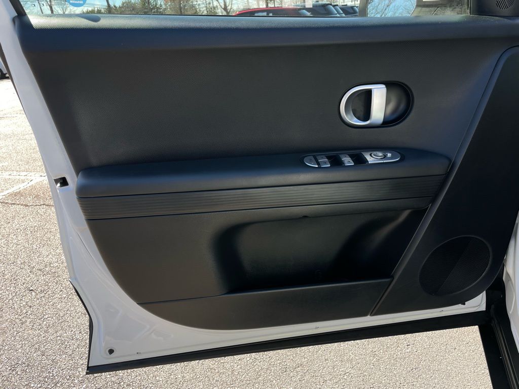 Thumbnail: 2023 Hyundai Ioniq 5 - 24