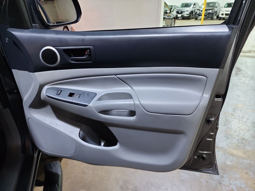 2014 Toyota Tacoma V6 photo