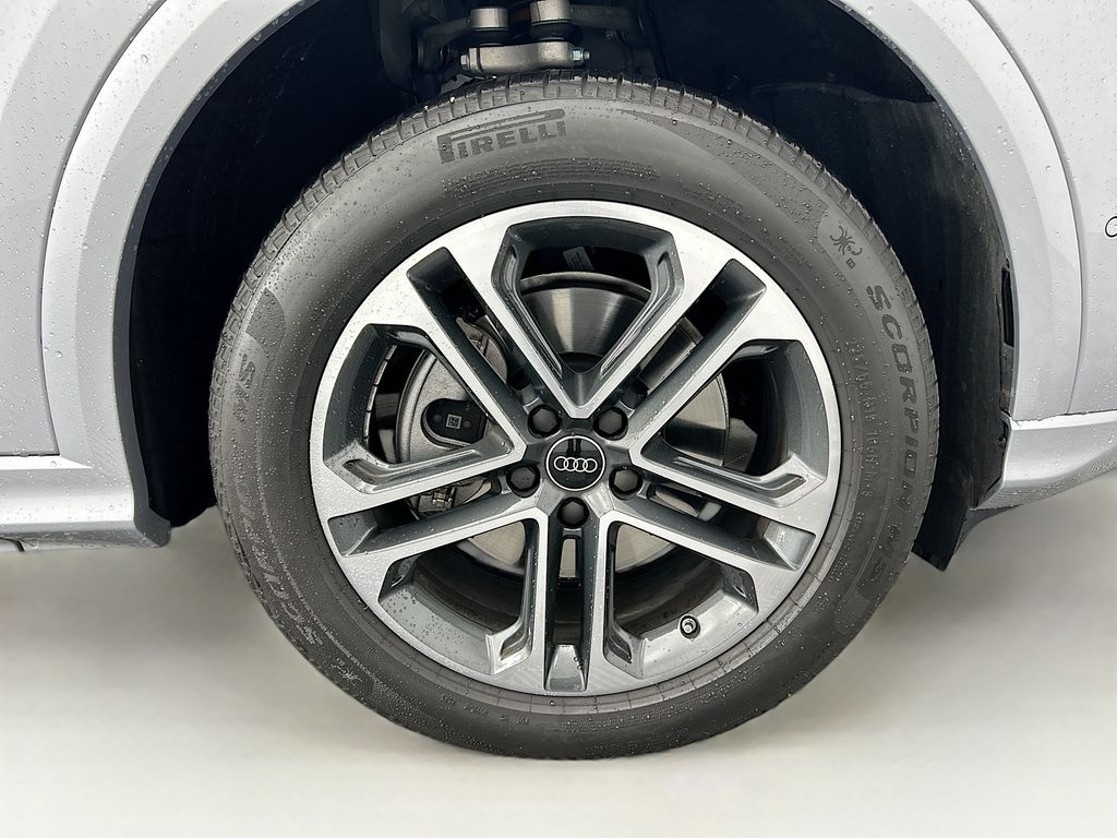 Thumbnail: 2025 Audi Q5 - 31
