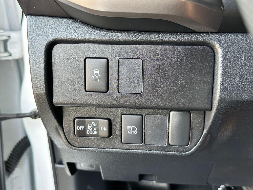 Used Car 2023 Toyota Tacoma  Sr5 For Sale Under $40,000 In Austin, Texas