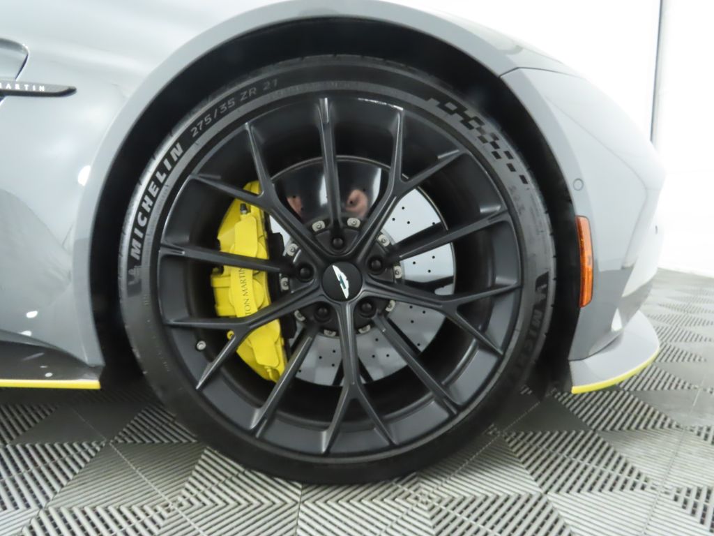 Thumbnail: 2025 Aston Martin Vantage - 29