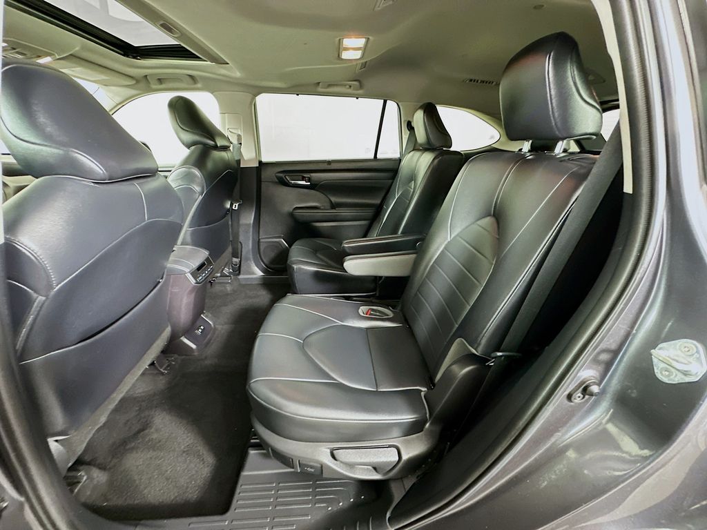 Thumbnail: 2021 Toyota Highlander - 24