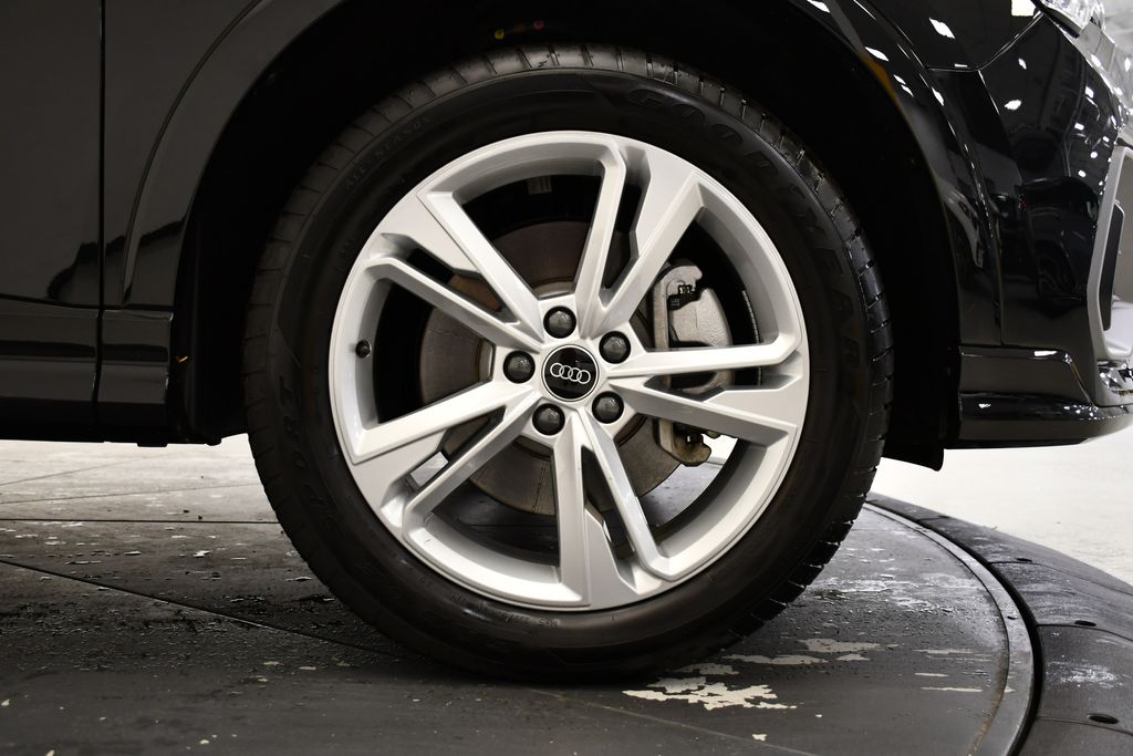 Thumbnail: 2024 Audi Q3 - 17