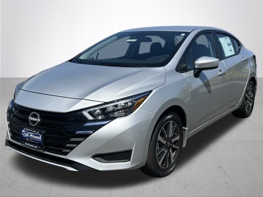2025 Nissan Versa 1.6 SV photo 2