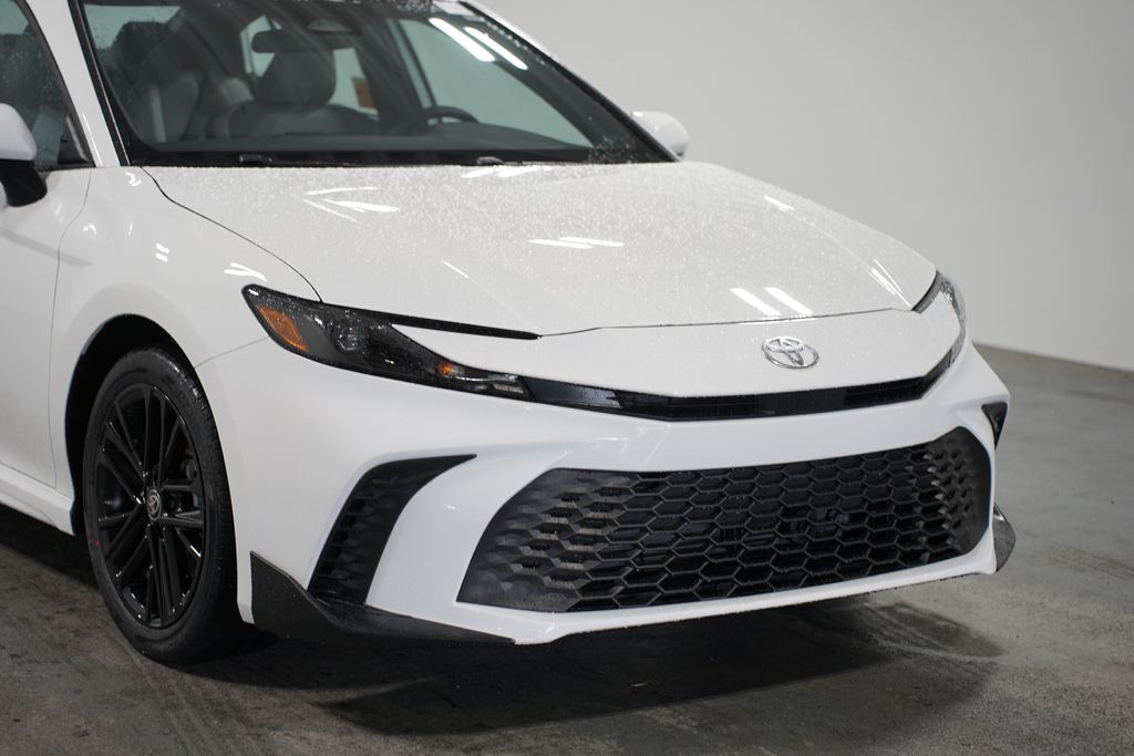 2025 Toyota Camry SE 4