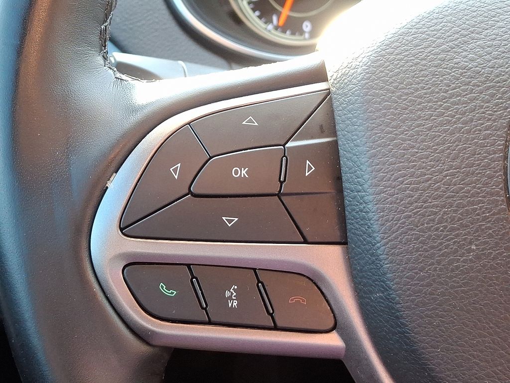 Thumbnail: 2020 Jeep Cherokee - 21