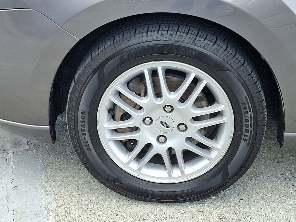 Thumbnail: 2011 Ford Focus - 10