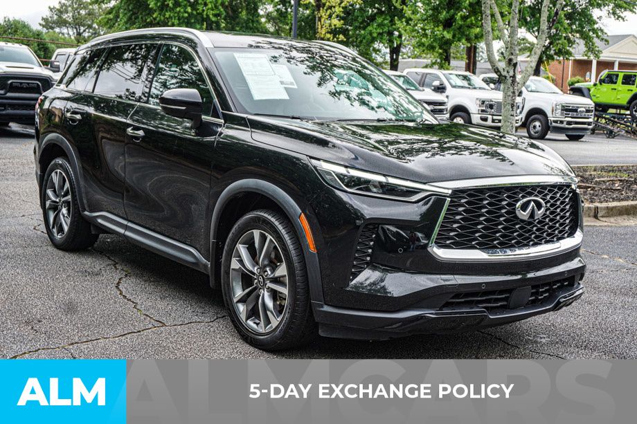 Used 2024 Black INFINITI LUXE image 3