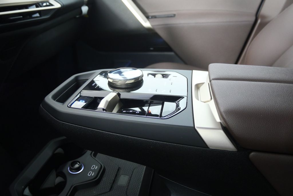 Thumbnail: 2025 BMW iX - 29