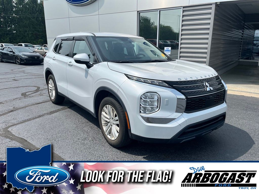White Diamond 2023 Mitsubishi Outlander SUV / Crossover All-Wheel Drive Continuously Variable Transmission