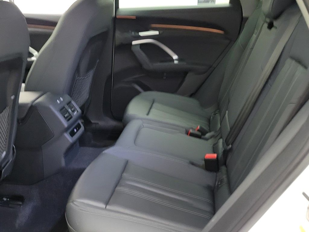 Thumbnail: 2025 Audi Q5 - 24