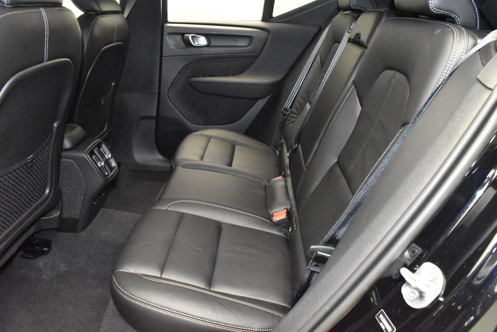 2023 Volvo XC40 B5 Core 32