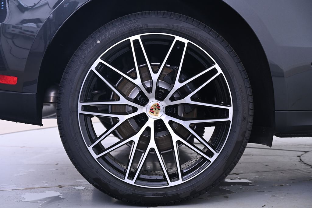 Thumbnail: 2025 Porsche Macan - 17