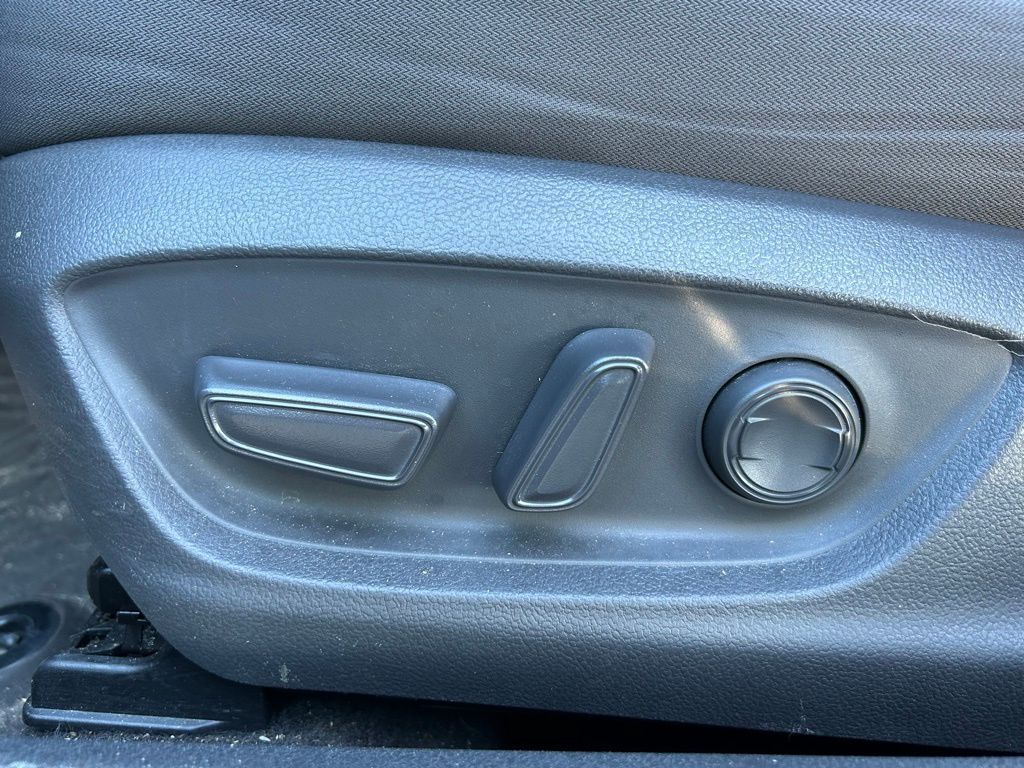 Thumbnail: 2021 Toyota Camry - 16