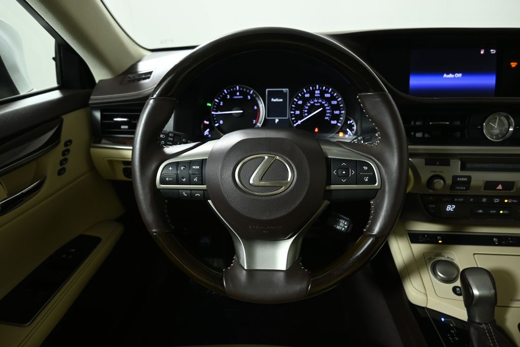 Thumbnail: 2016 Lexus ES - 17
