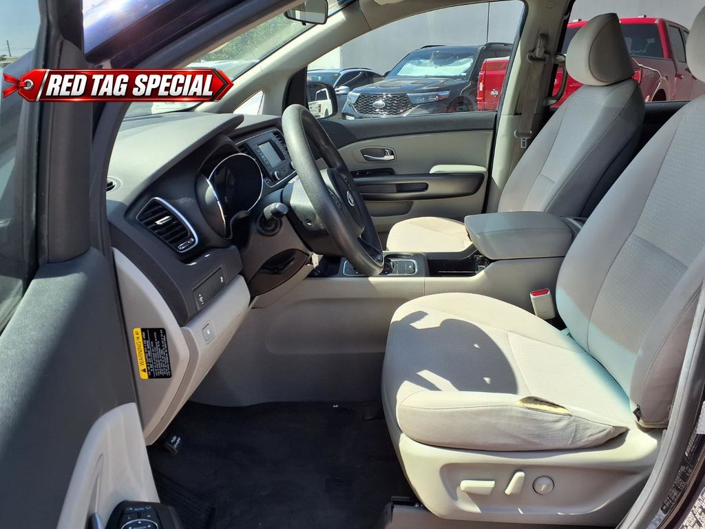 2018 Kia Sedona LX - 9