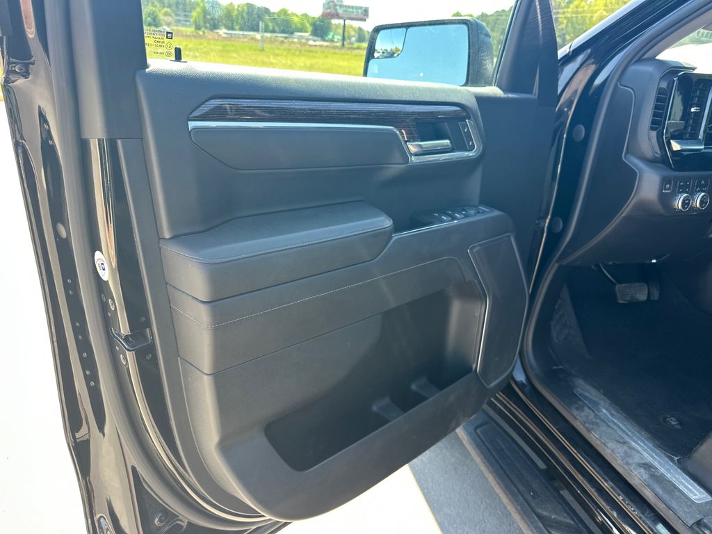 Used 2022 Onyx Black GMC Elevation image 10