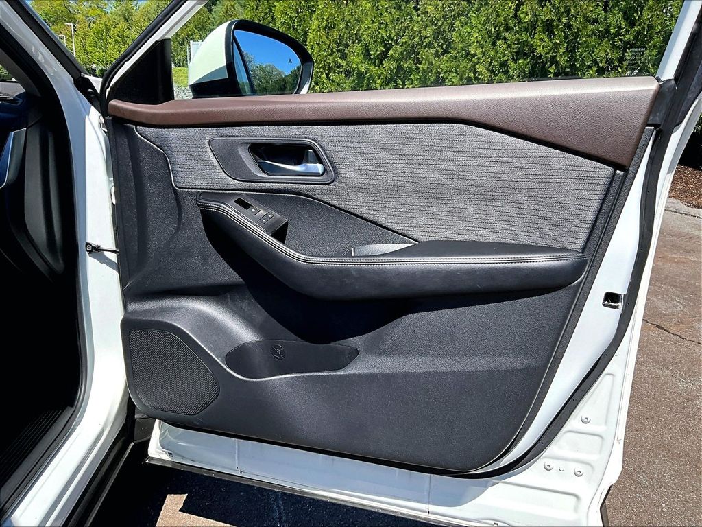 2023 Nissan Rogue — photo 12