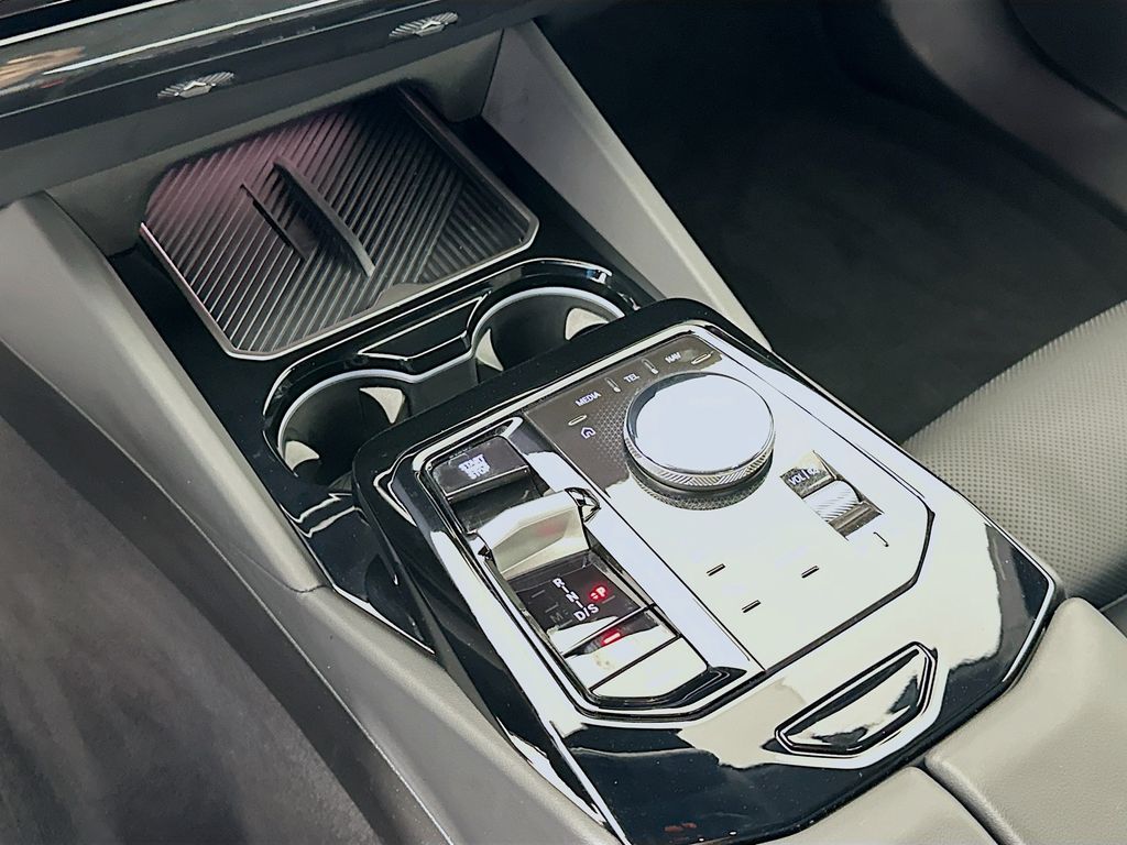 Thumbnail: 2025 BMW 5 Series - 17