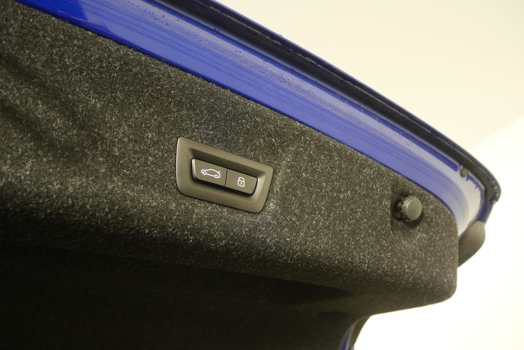 Thumbnail: 2025 BMW 3 Series - 18