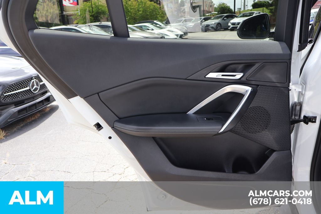 Used 2025 White BMW xDrive28i image 21