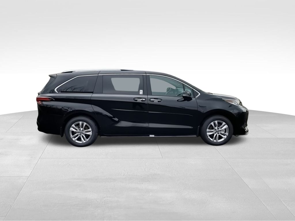 Thumbnail: 2025 Toyota Sienna - 9